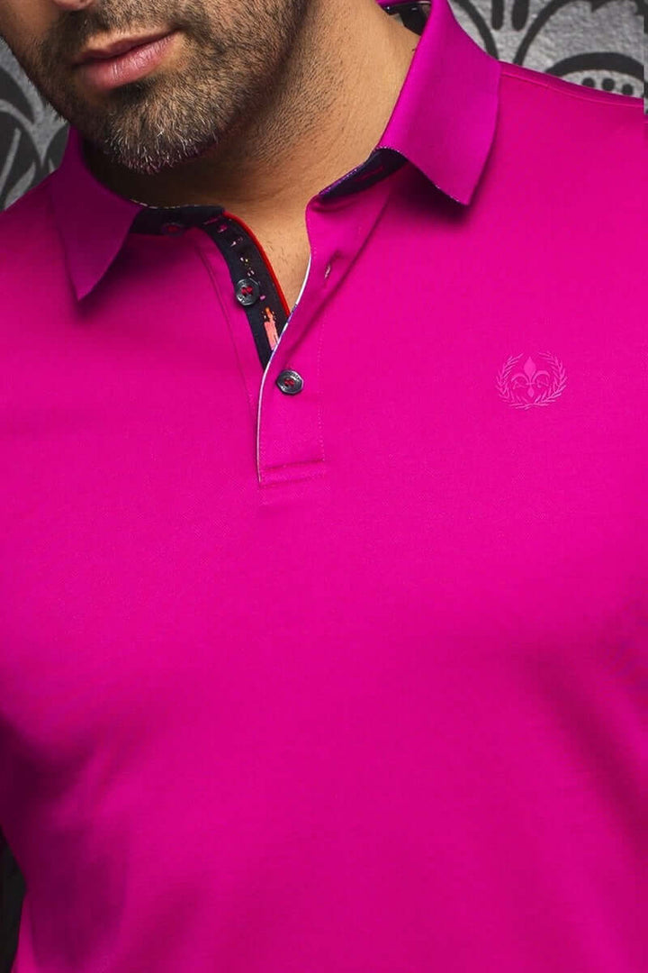 Polo Eagle moderne en magenta avec col structuré et patte de boutonnage contrastante pour un look estival.