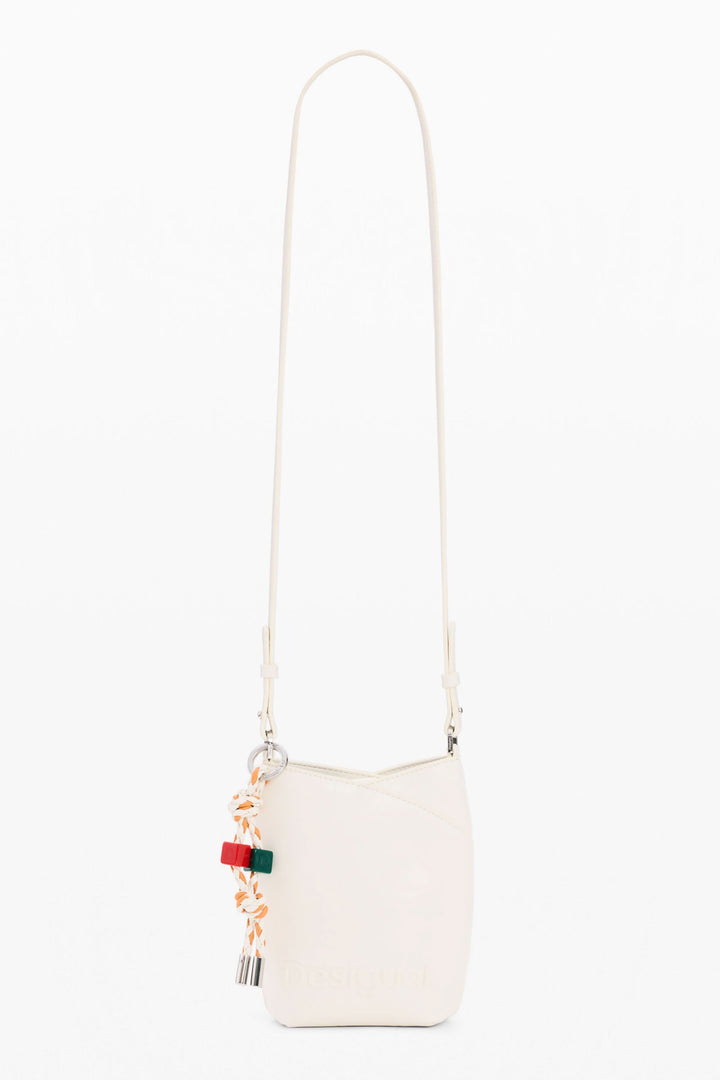 Porte-feuille compact à bandoulière avec design épuré et breloque, format pratique pour un usage minimaliste au quotidien.