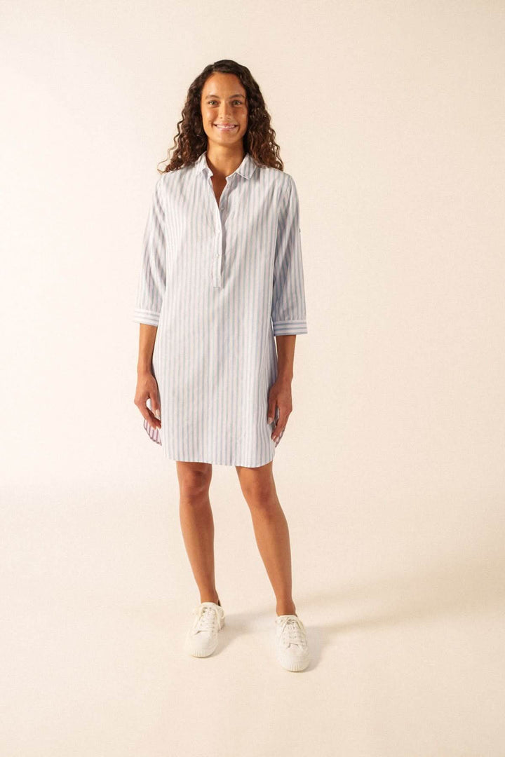 Robe BENEDICTE II - robe-chemise rayée chic et décontractée, manches longues retroussables, col à revers, coupe droite fluide.