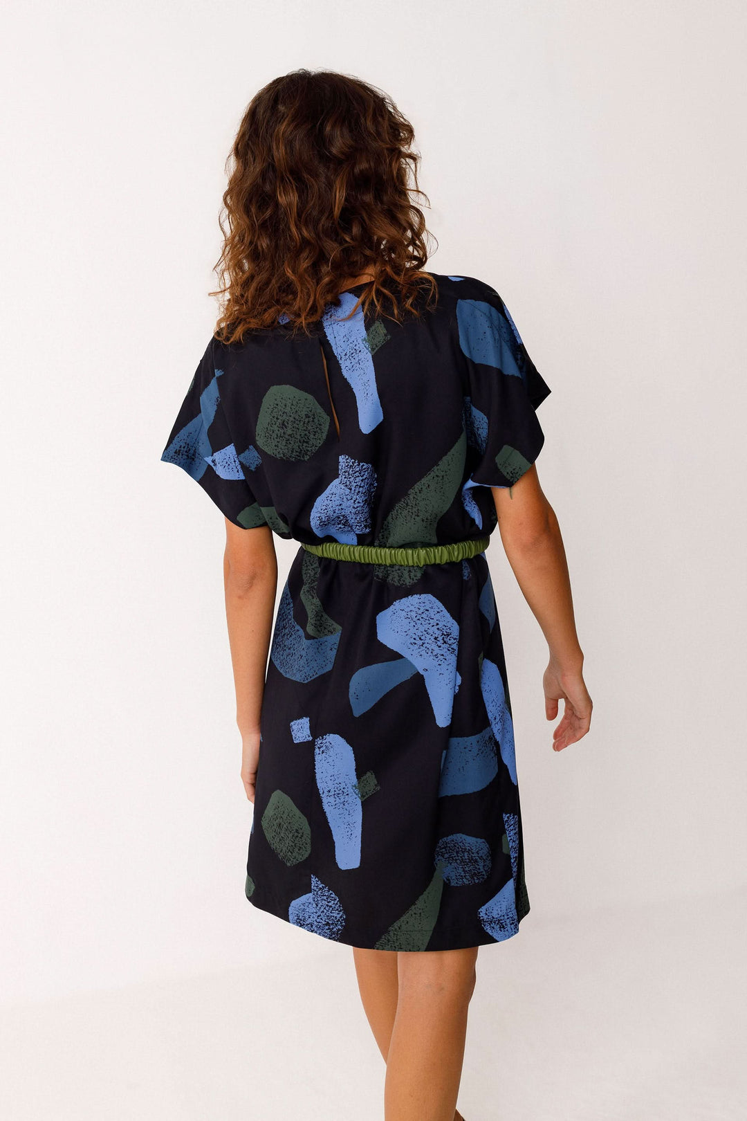 Robe Elodi courte fluide à imprimé abstrait