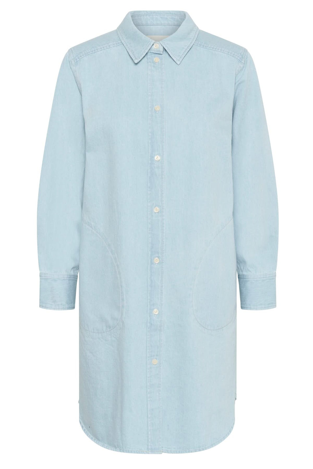 Robe chemisier en denim bleu clair à manches longues et col chemise, longueur jusqu'aux genoux, avec poches.
