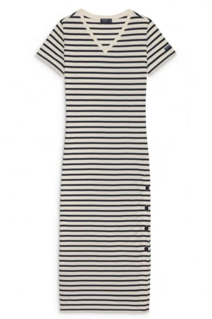 Robe longue rayée Eze avec encolure en V et boutons décoratifs, élégance décontractée pour jours ensoleillés.