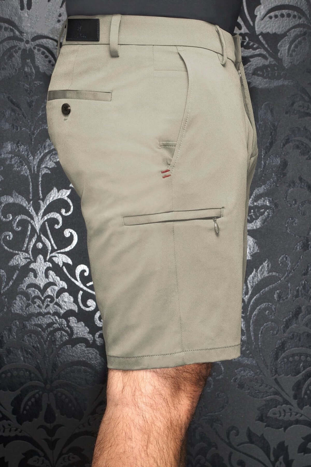 Shorts Bayliner en tissu durable, avec poches fonctionnelles, couleur khaki, idéal pour les journées actives et le style moderne.