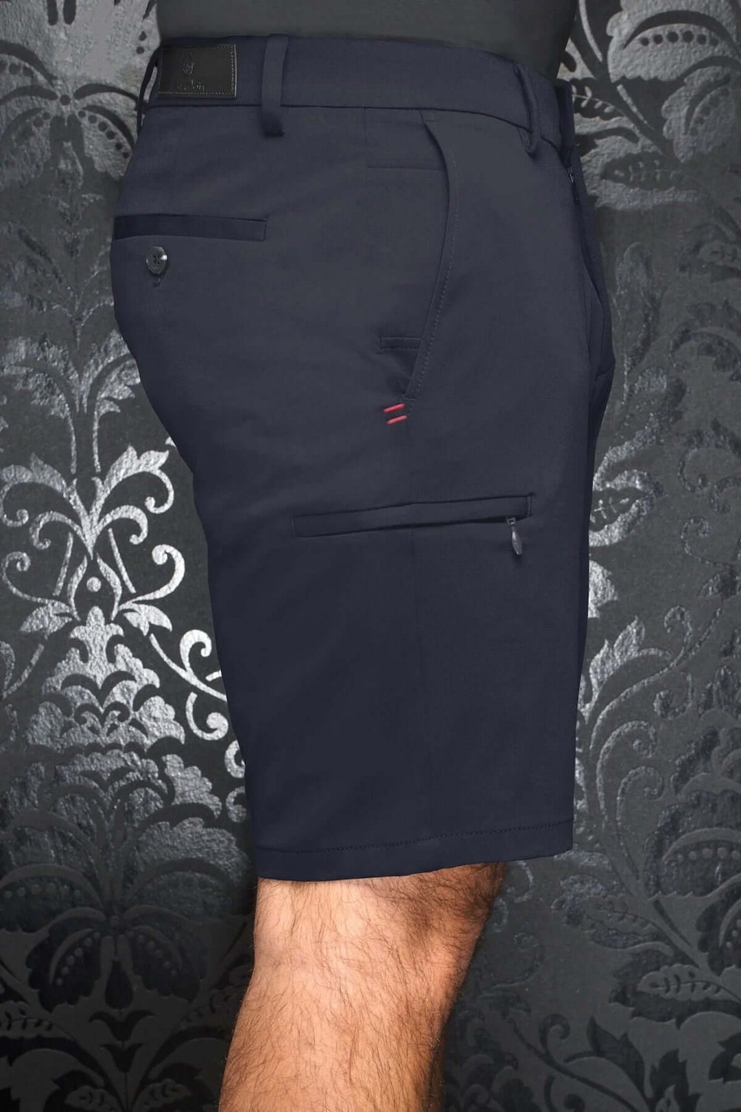 Shorts Bayliner à design structuré avec poches pratiques, idéal pour les journées actives et l'allure moderne.