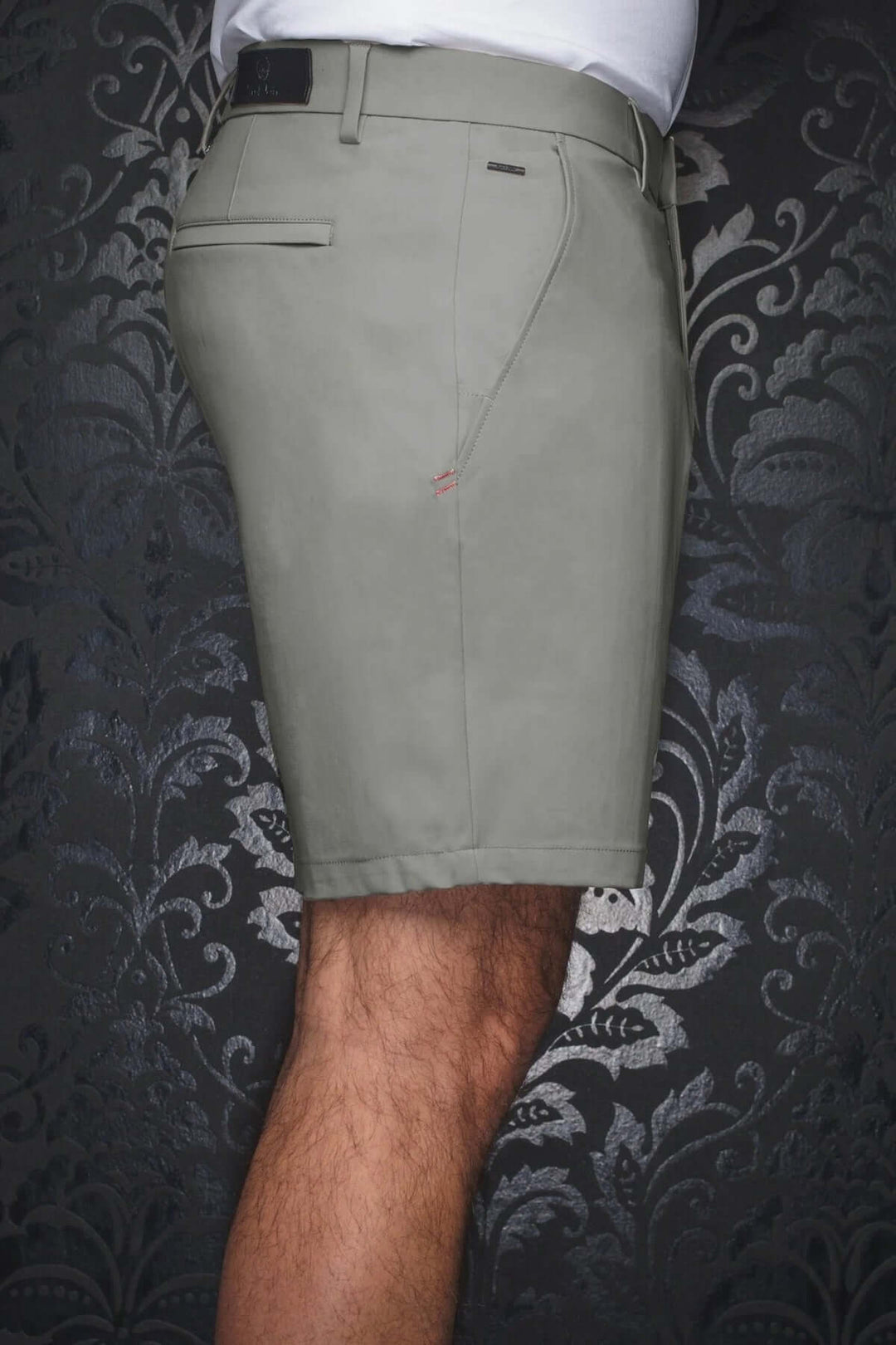 Shorts Limao-Solaris en tissu extensible, confort moderne et poches, pour look estival élégant.