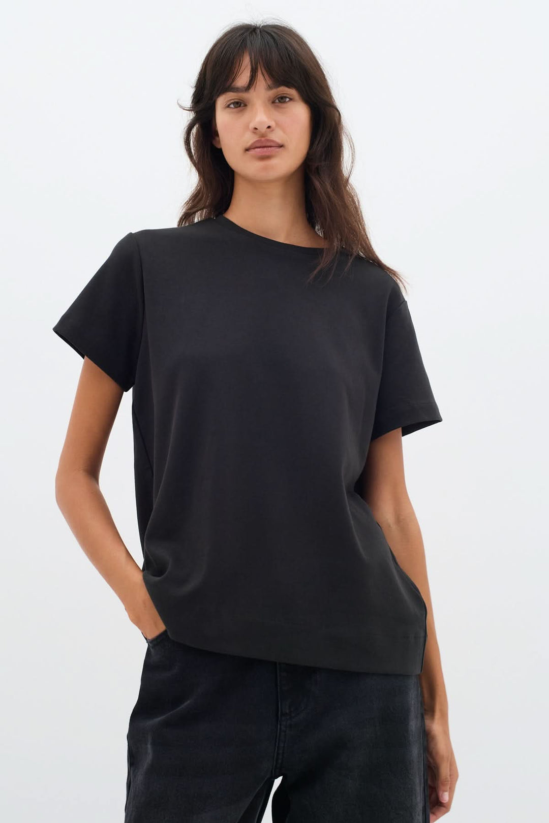 T-shirt col rond Luke en noir, coupe ample, manches courtes, confort en coton doux et extensible.