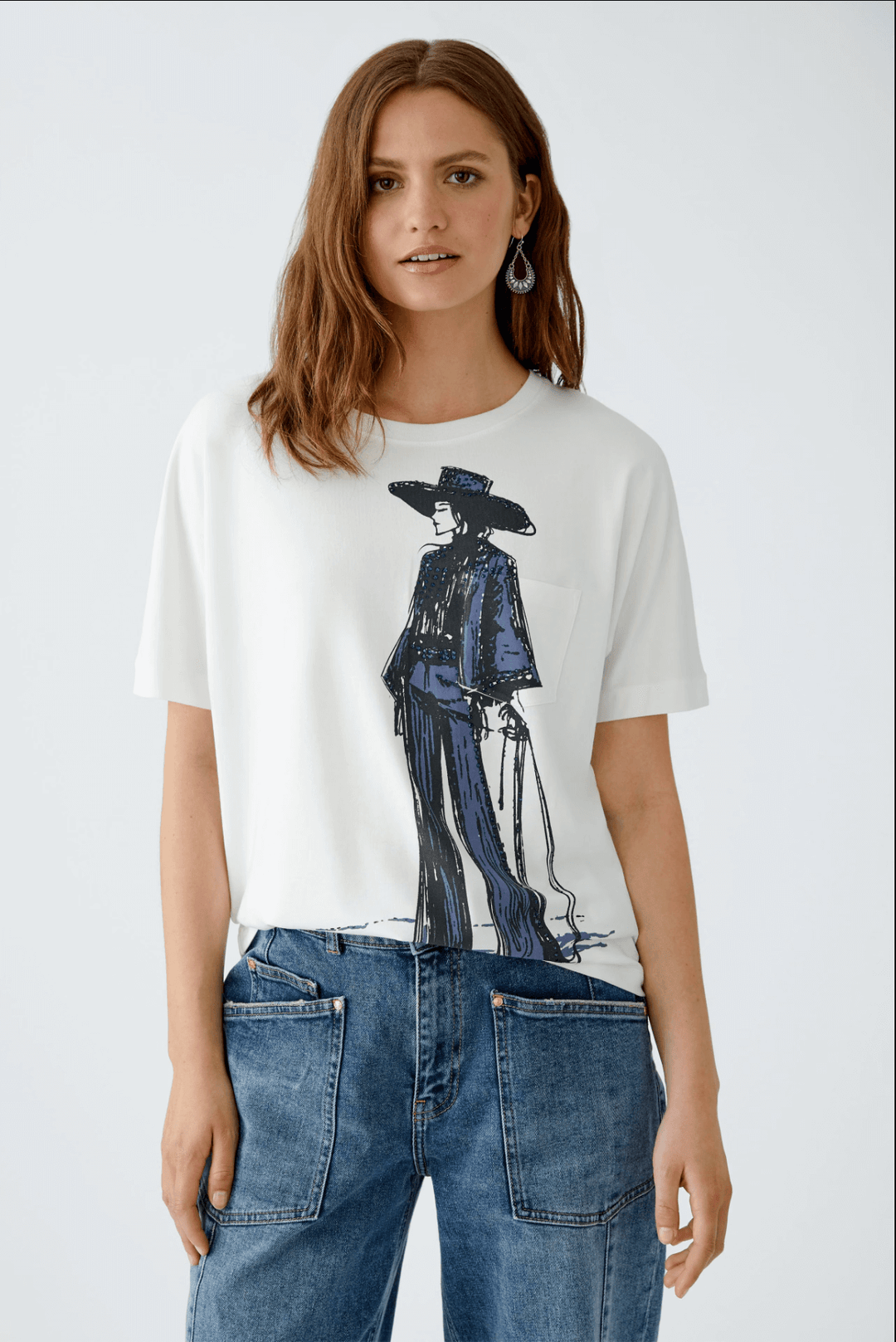 T-shirt oversize avec motif dessiné à la main, à porter pour un look décontracté et moderne.