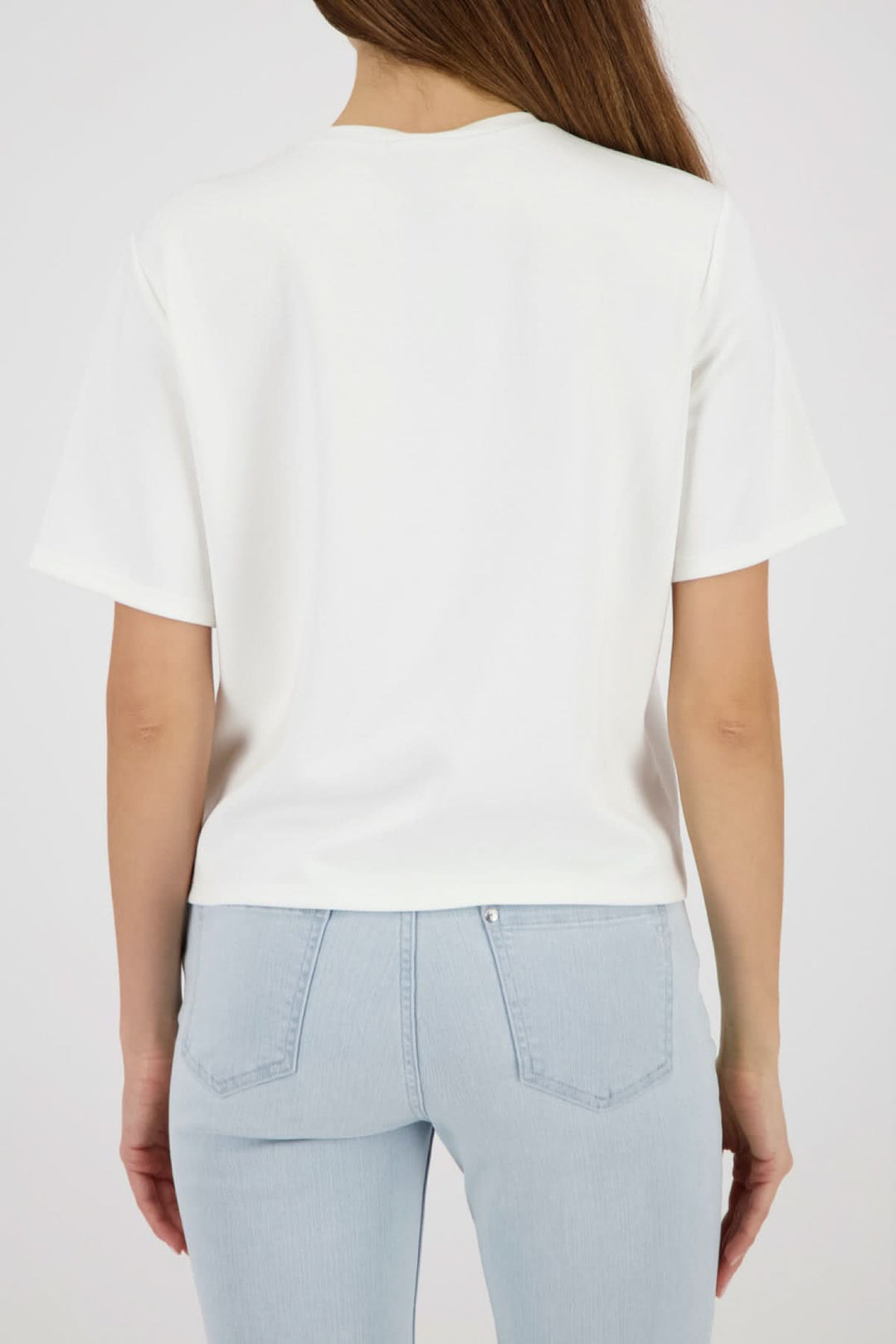 Vue arrière du T-shirt à empiècement pailleté avec manches courtes et coupe droite.