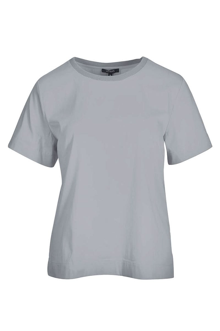 T-shirt essentiel à encolure ronde avec manches courtes, tissu doux et confortable. Idéal pour toutes les tenues au quotidien.