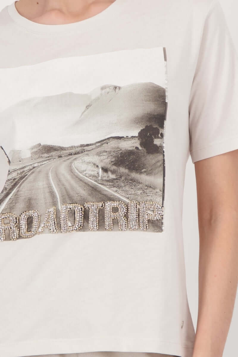T-shirt imprimé avec photo « road trip » et strass, coupe régulière et manches courtes pour un style casual.