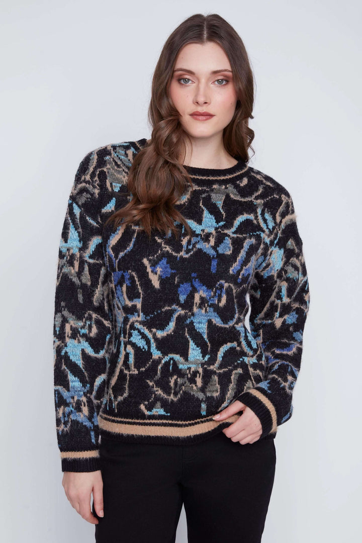 Tricot motif abstrait femme manches longues avec motif artistique bleu et noir, confortable avec finitions côtelées au col et poignets.