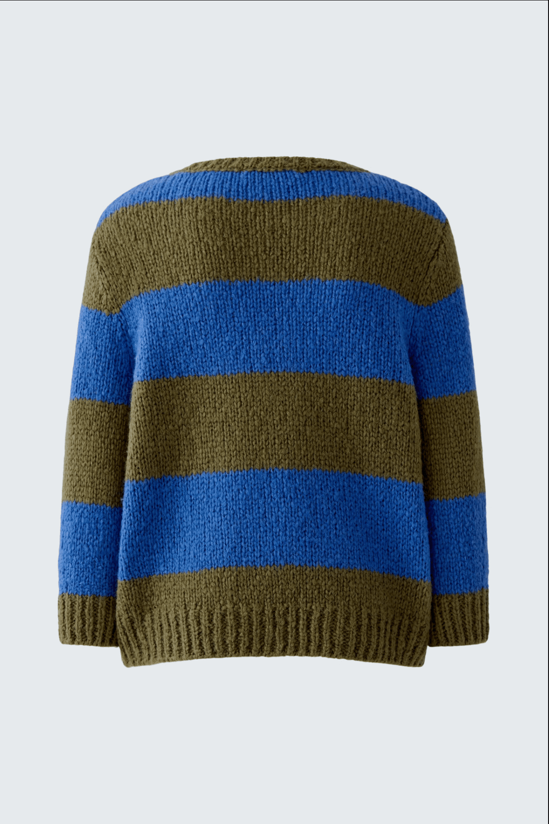 Tricot rayures larges en laine moelleuse avec rayures bleu et olive, col ras du cou, manches 3/4, style confortable et tendance.