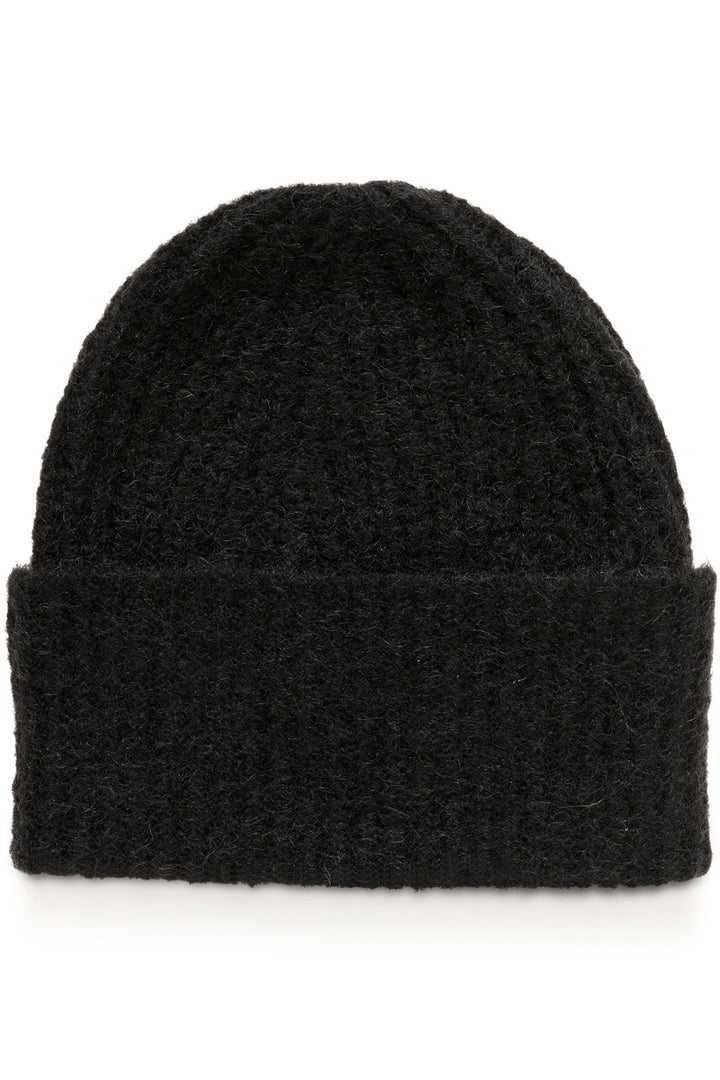 Tuque Sanja en tricot côtelé noir avec coupe moderne et extensible, idéal pour un look hivernal doux et urbain.