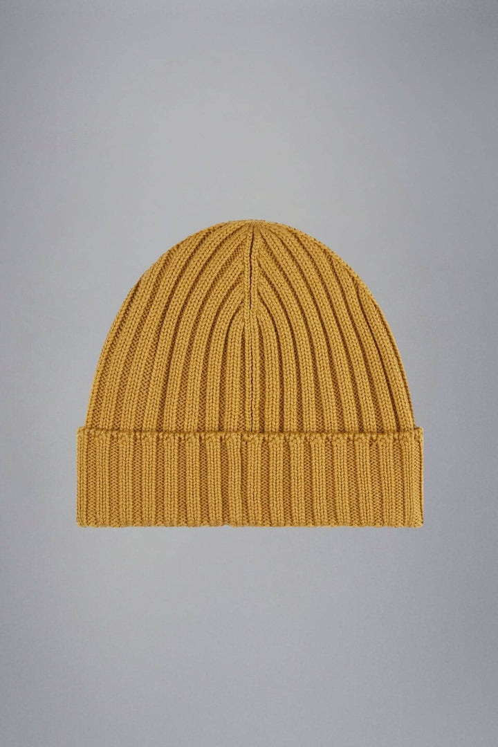 Bonnet en laine côtelée jaune, idéal pour l'hiver, avec revers et texture douce.
