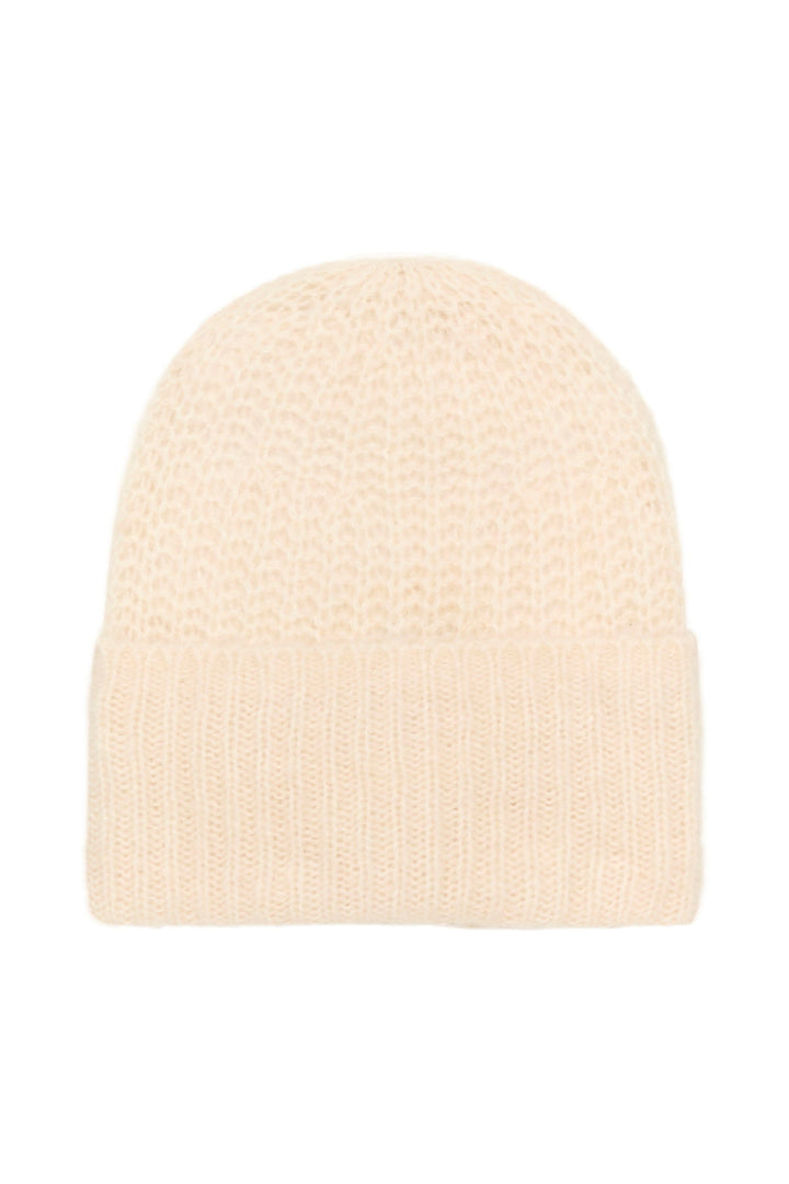 Tuque moelleuse Micha en tricot beige, à rebord côtelé, idéale pour les journées froides et les tenues décontractées.