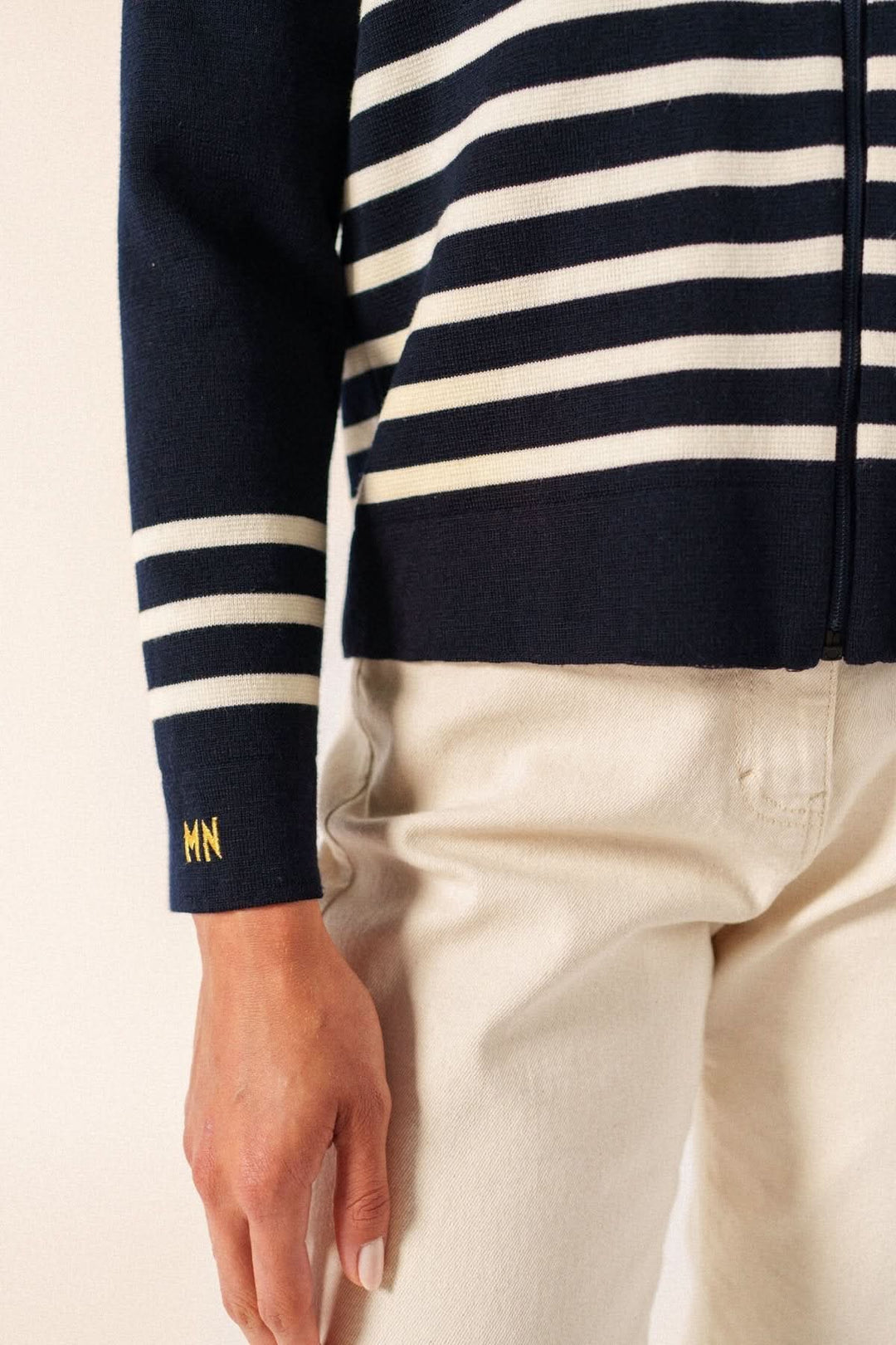 Veste esprit marin RICHELIEU avec rayures horizontales et détails brodés, style nautique féminin.