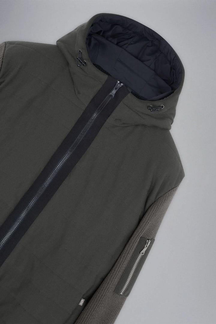 Veste imperméable à capuchon Paul & Shark avec matelassage léger et manches en tricot pour confort.