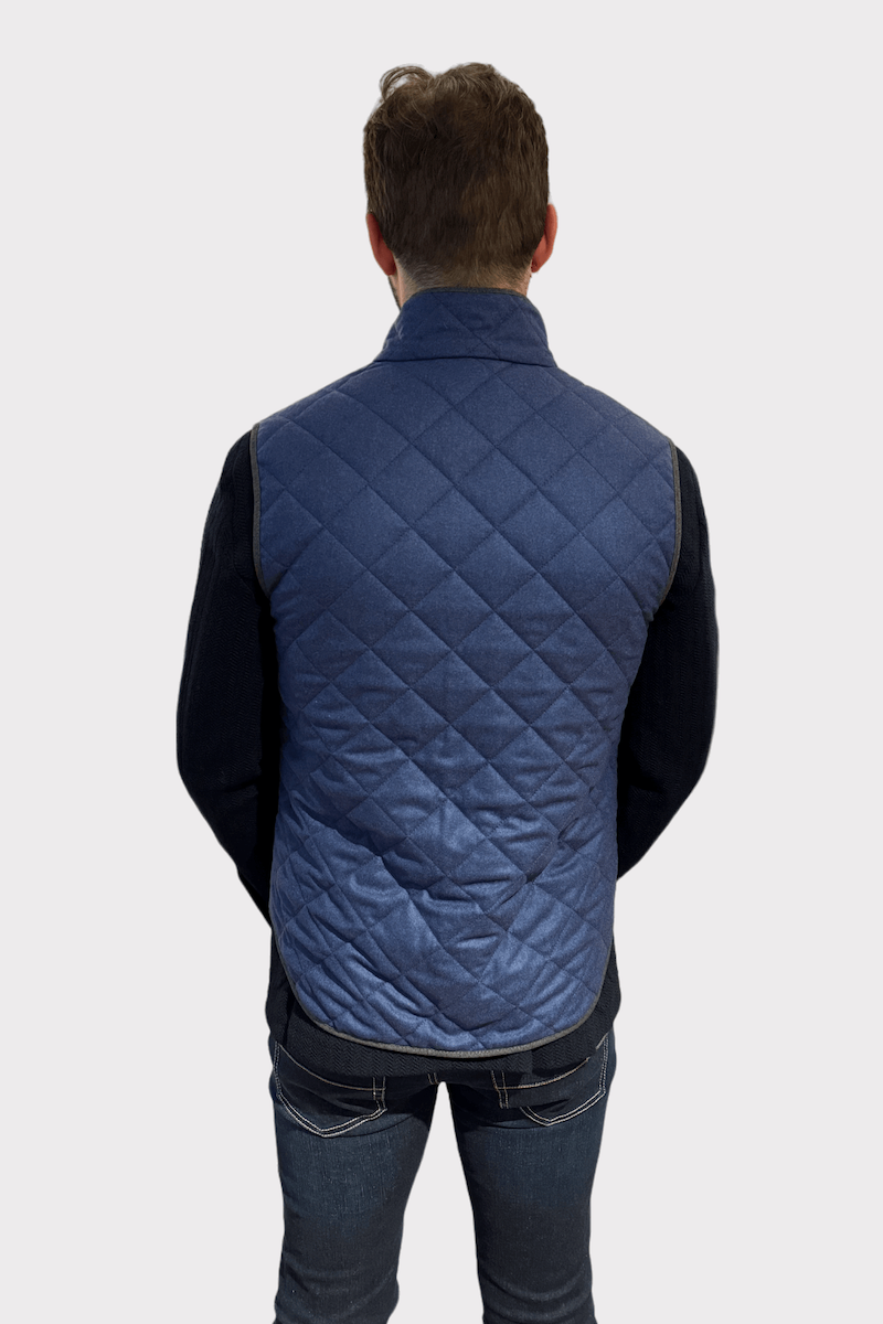 Veste matelassée de laine pour homme vue de dos, style élégant et décontracté, idéale pour les journées fraîches.