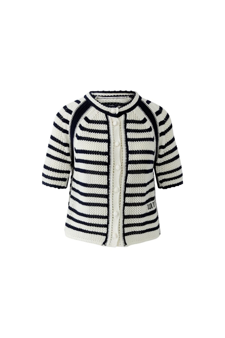 Veste tricot à rayures avec bordures contrastantes, style structuré, coupe droite, fermeture boutonnée, idéale pour superposition élégante.