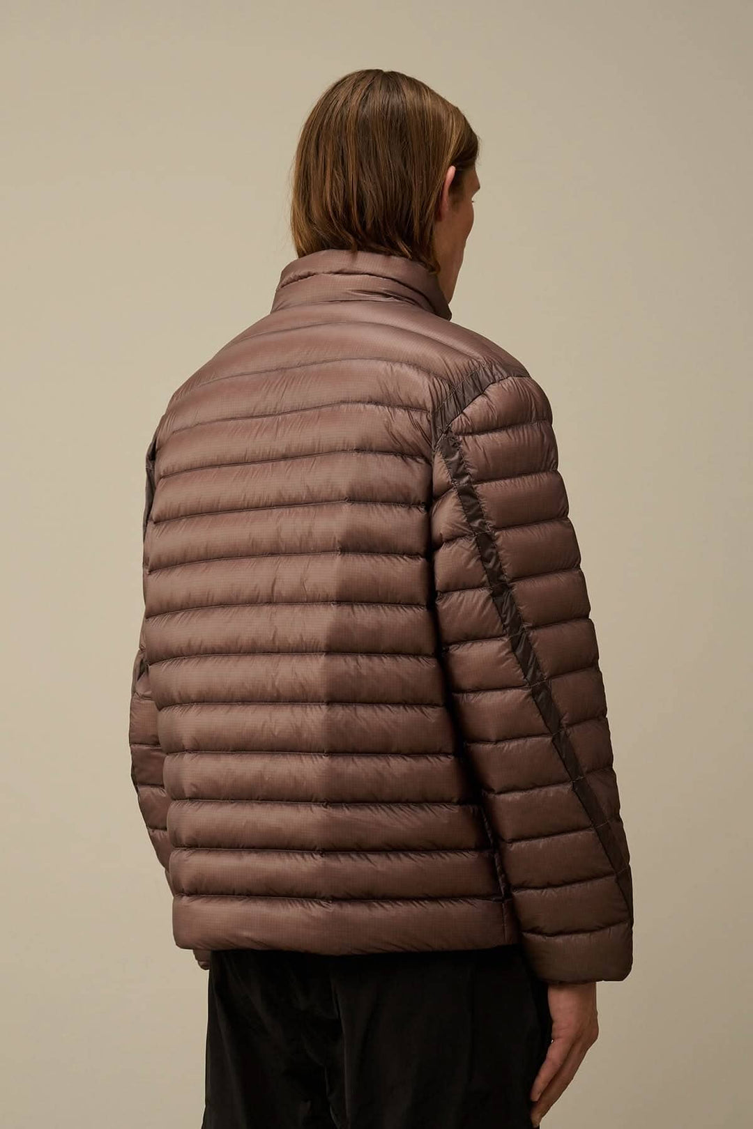 Doudoune légère D.D. Shell, vue arrière, couleur marron, avec construction en nylon micro ripstop.