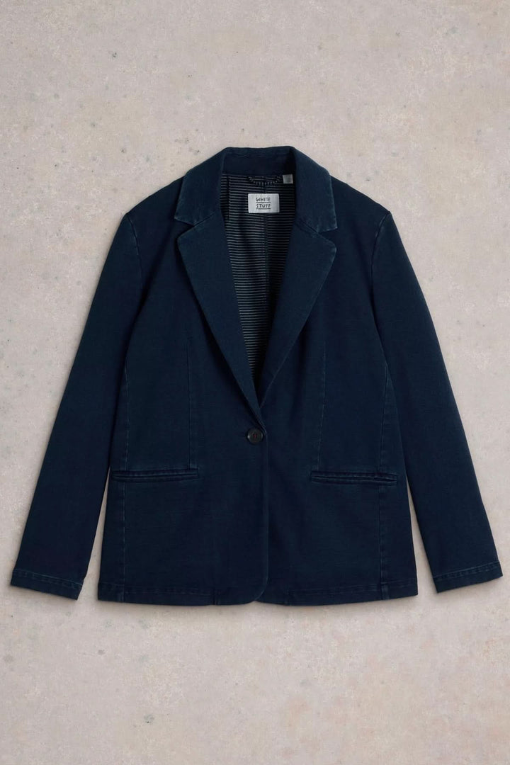 Veston décontracté en denim, coupe droite, col tailleur, coloris sombre, parfait pour un look casual chic.