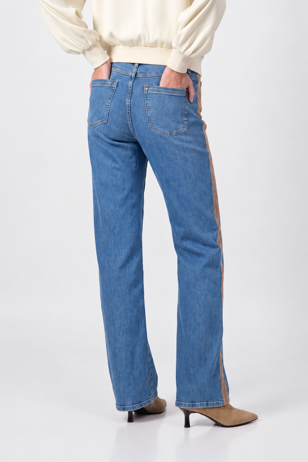 Jeans with contrasting stripe