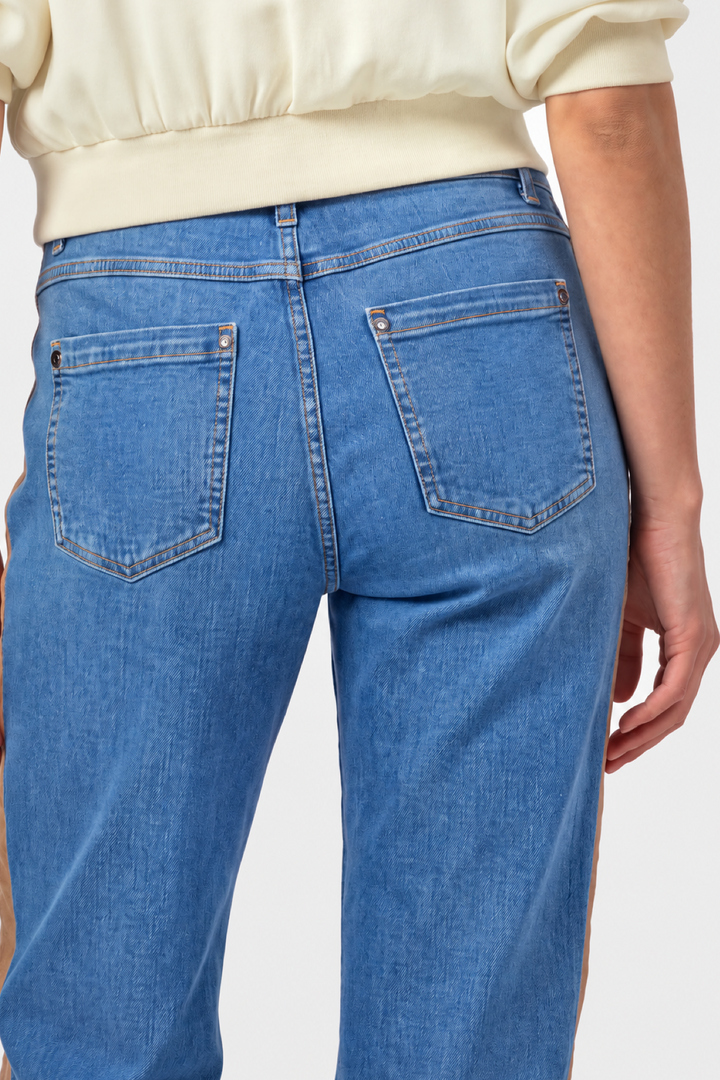 Jeans with contrasting stripe