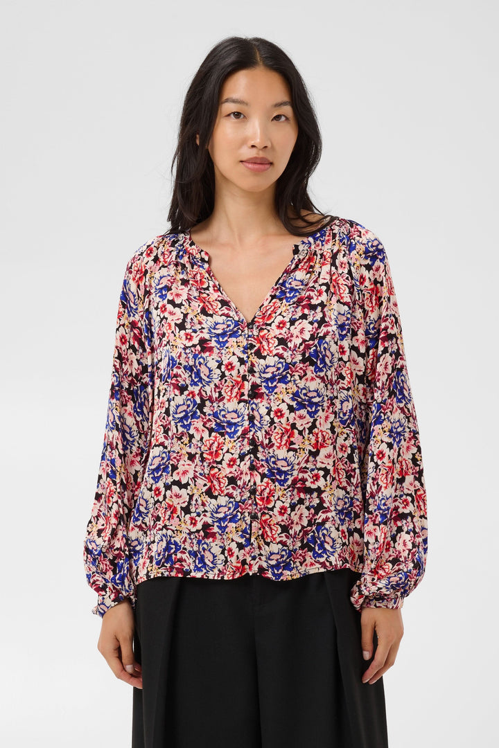 Blouse fleurie vue de face pour femme Part Two