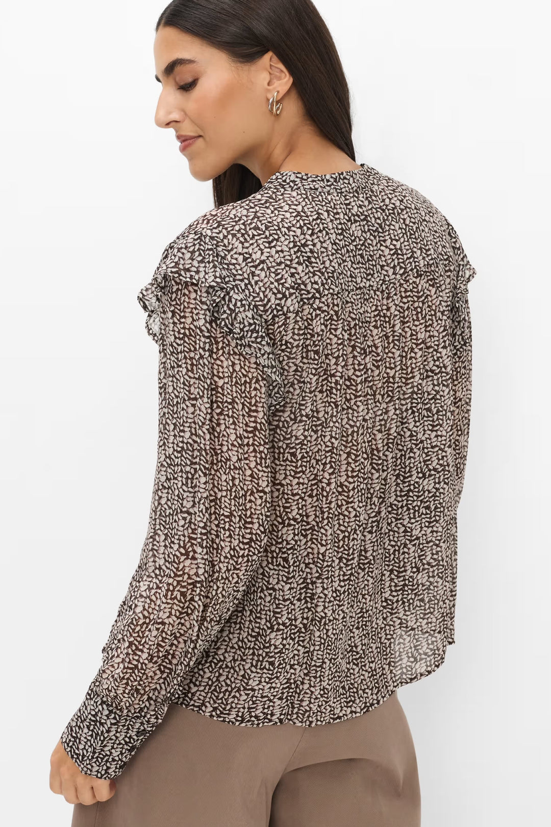 Blouse violette imprimée à volants vue de face pour femme Brax