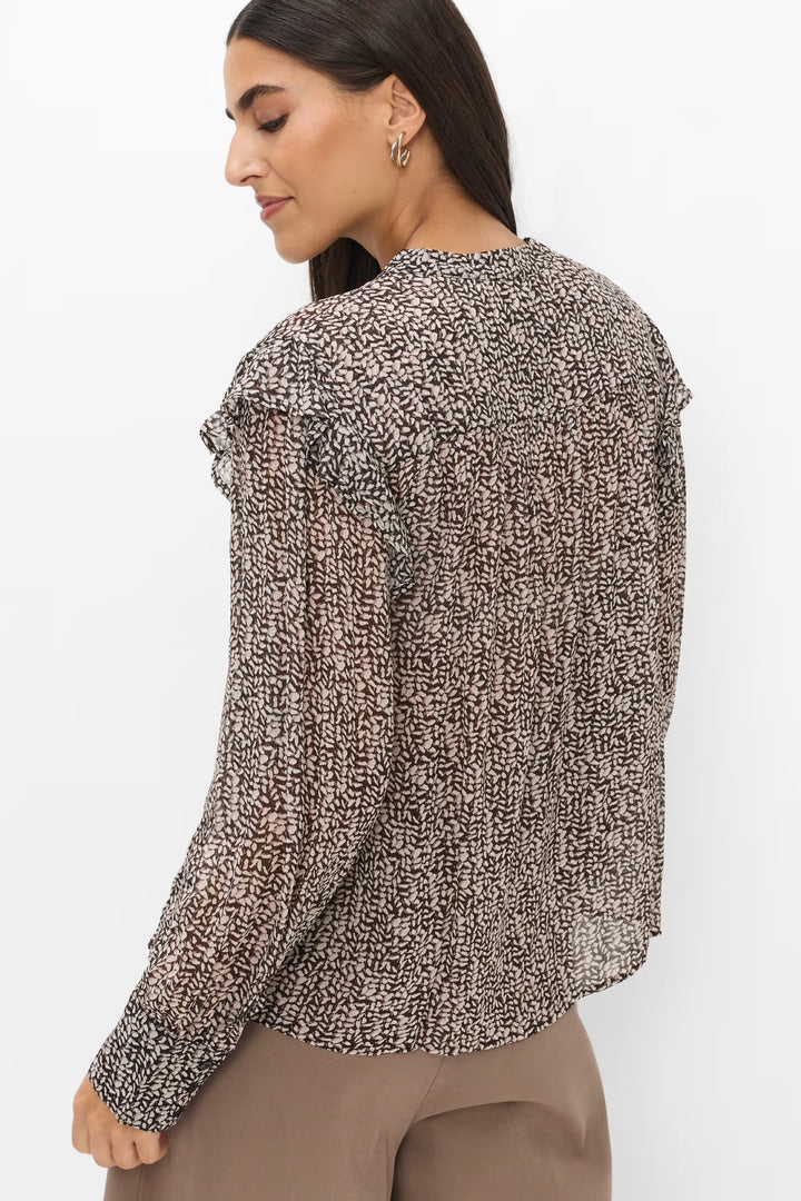 Blouse violette imprimée à volants vue de face pour femme Brax
