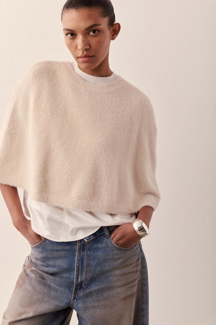 Cape Otto en tricot duveteux à manches courtes vue de face pour femme Mélissa Nepton
