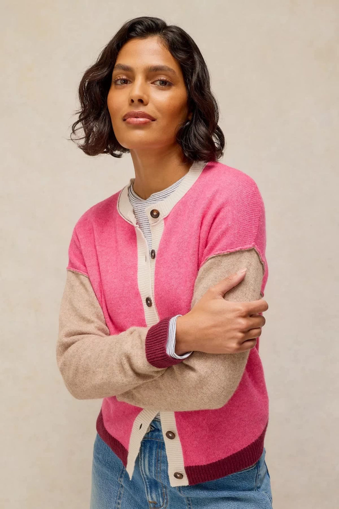 Vue frontale cardigan color block à boutons pour femme White Stuff bleu - Valérie Simon