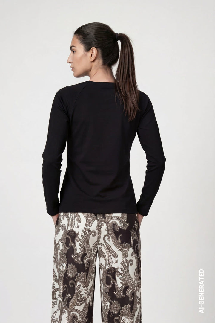 Chandail à encolure bateau vue de face pour femme Monari