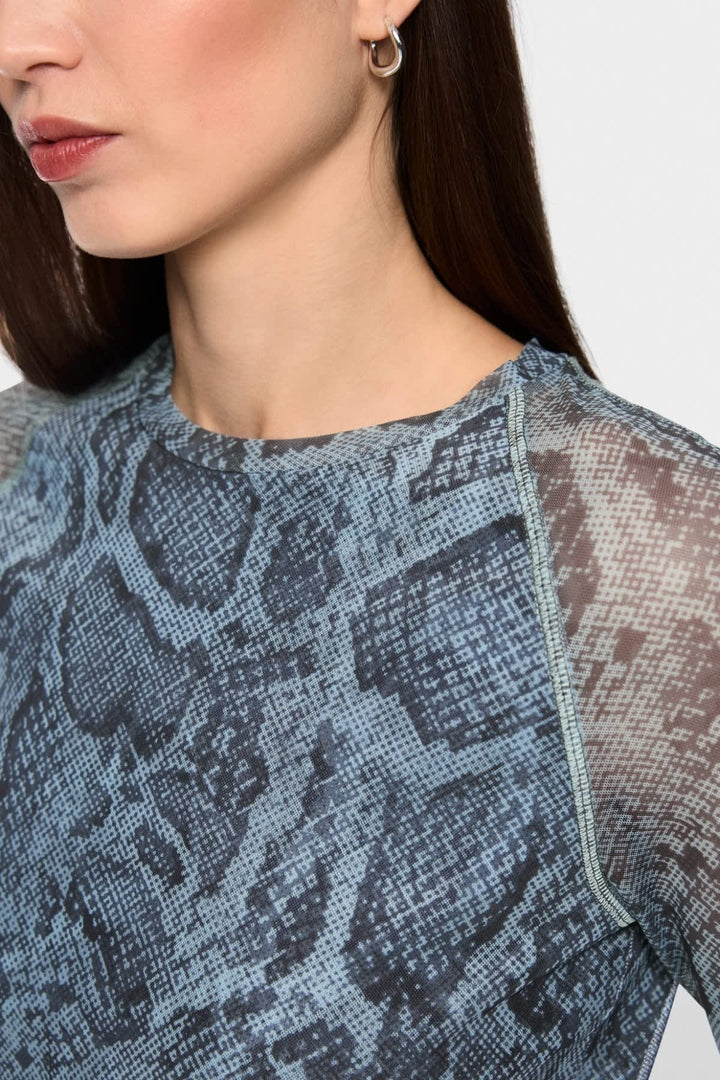 Vue de face chandail en maille bleu Marc Cain pour femme avec détails tressés - Valérie Simon