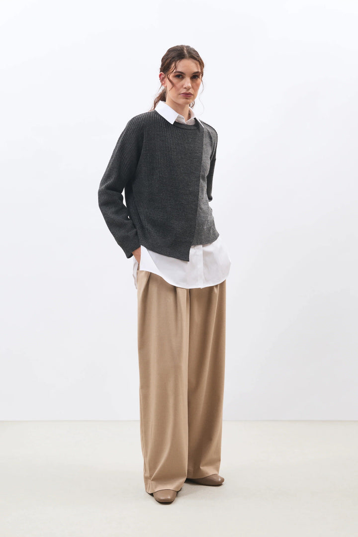 Chandail en tricot asymétrique Kikom pour femme Humility