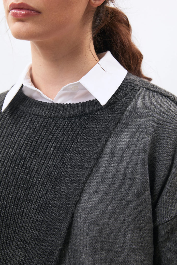 Chandail en tricot asymétrique Kikom pour femme Humility