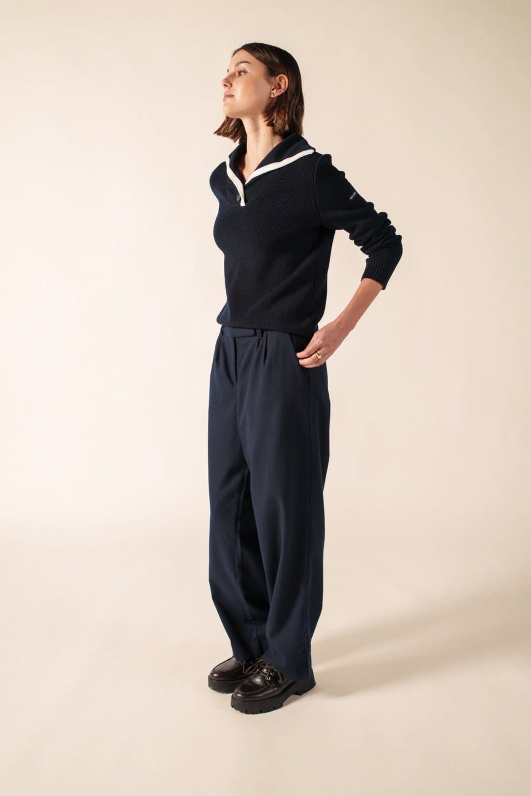 Vue de face chandail GAVARNIE rayé bleu et blanc Saint James pour femme - Valérie Simon