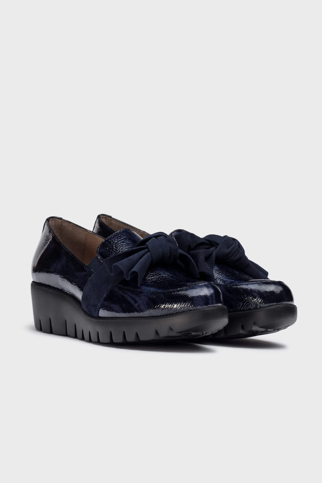 Chaussures de ville vernies à nœud vue de face pour femme Wonder