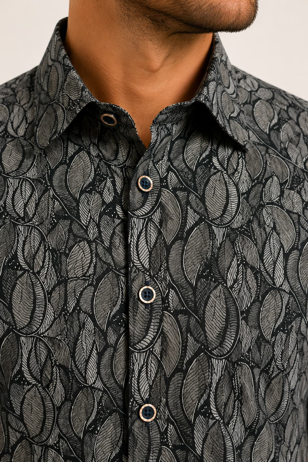 Vue de face chemise à motif feuillage contemporain Fellows United pour homme multicolore - Valérie Simon