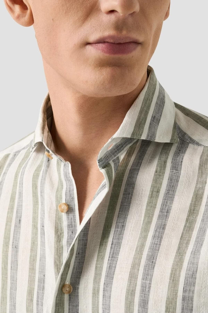 Vue de face chemise sport Eton pour homme à rayures en lin mélangé bleues et blanches - Valérie Simon