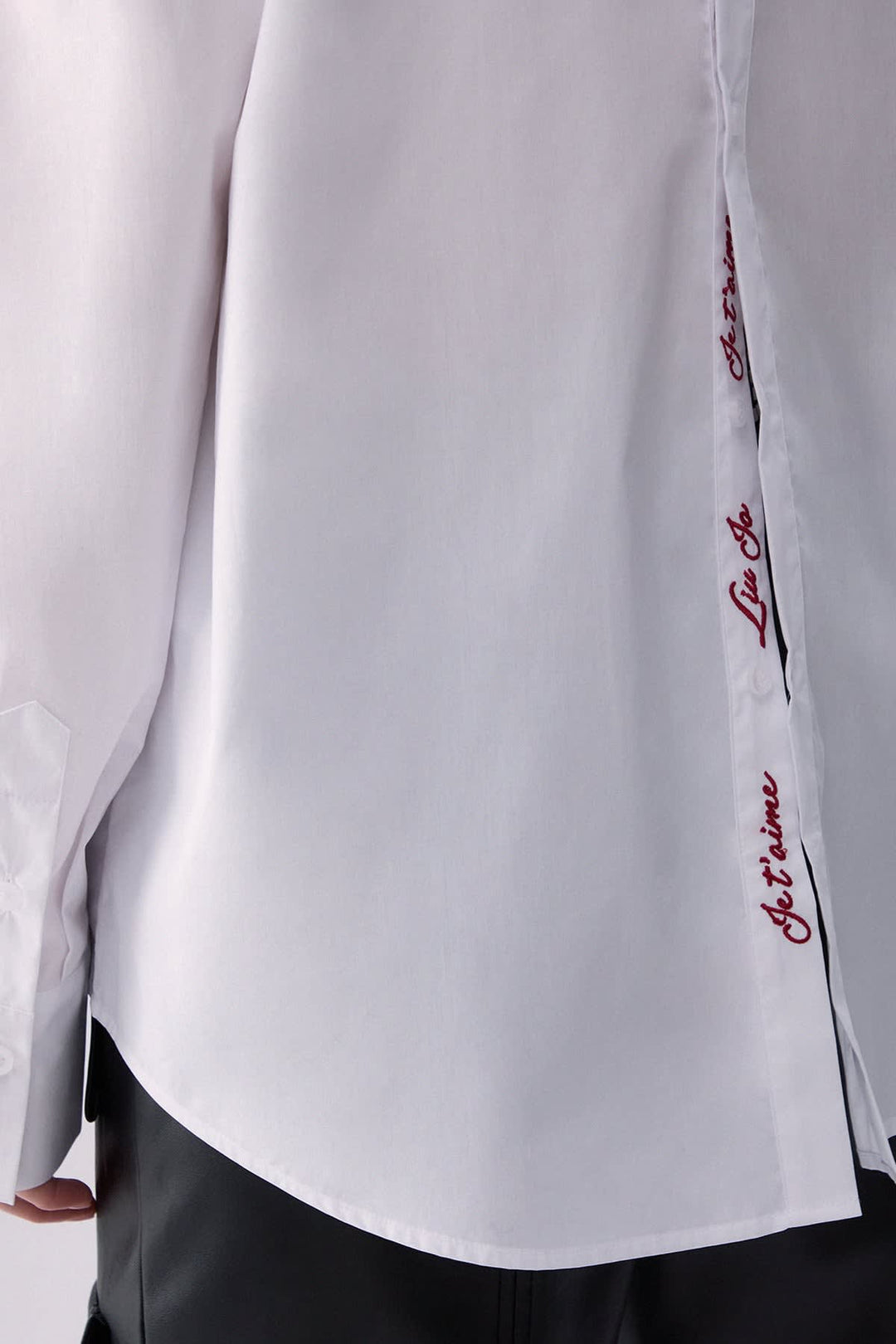 Chemise ample à ouverture boutonnée au dos vue de dos pour femme liujo