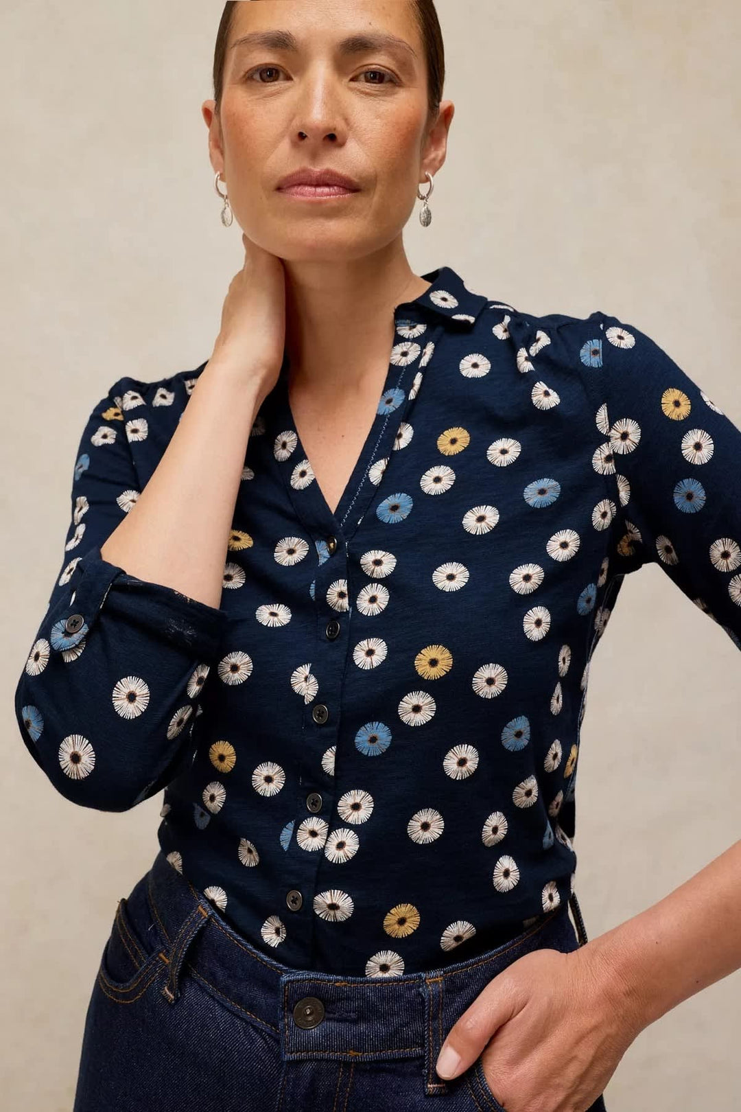 Vue de face chemise Annie imprimée White Stuff motifs fleuris pour femme - Valérie Simon