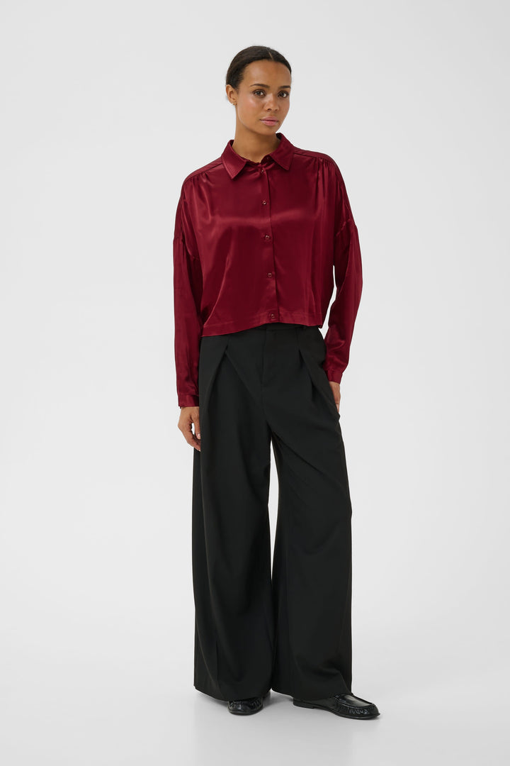 Front view of the women&