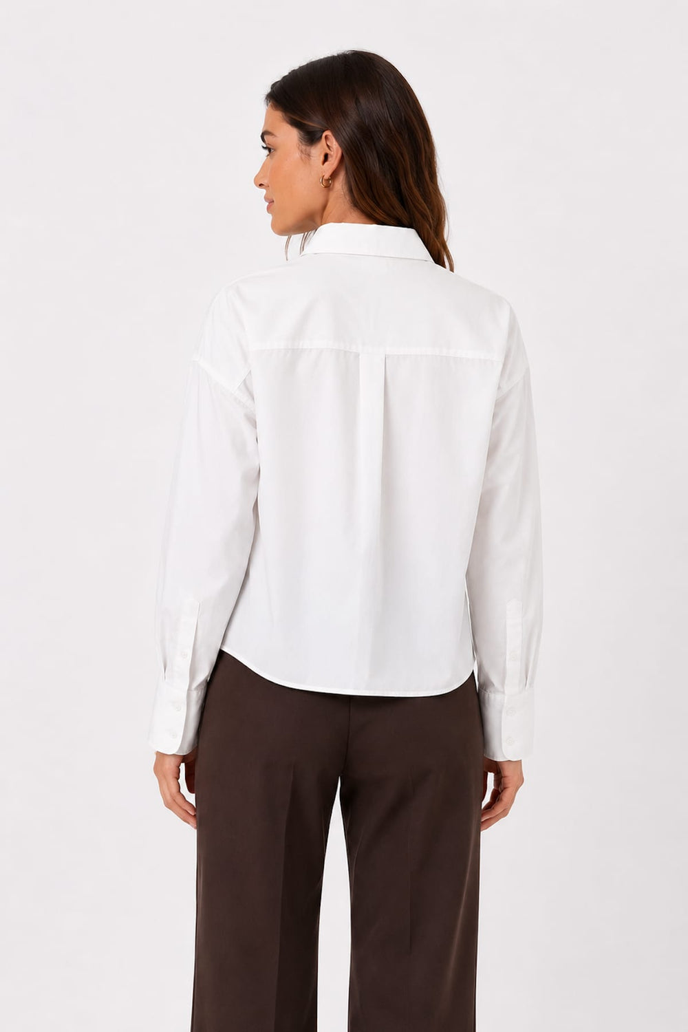 Vue de face chemise fluide Repeat Cashmere pour femme beige à col classique - Valérie Simon