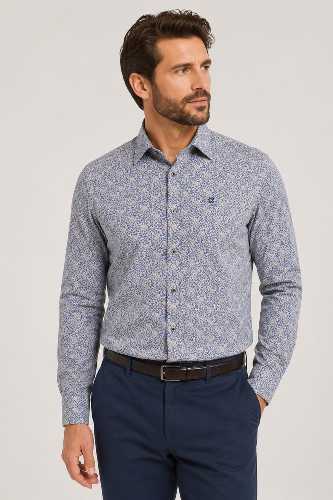 Vue de face chemise sport imprimée Fellows United pour homme multicolore - Valérie Simon