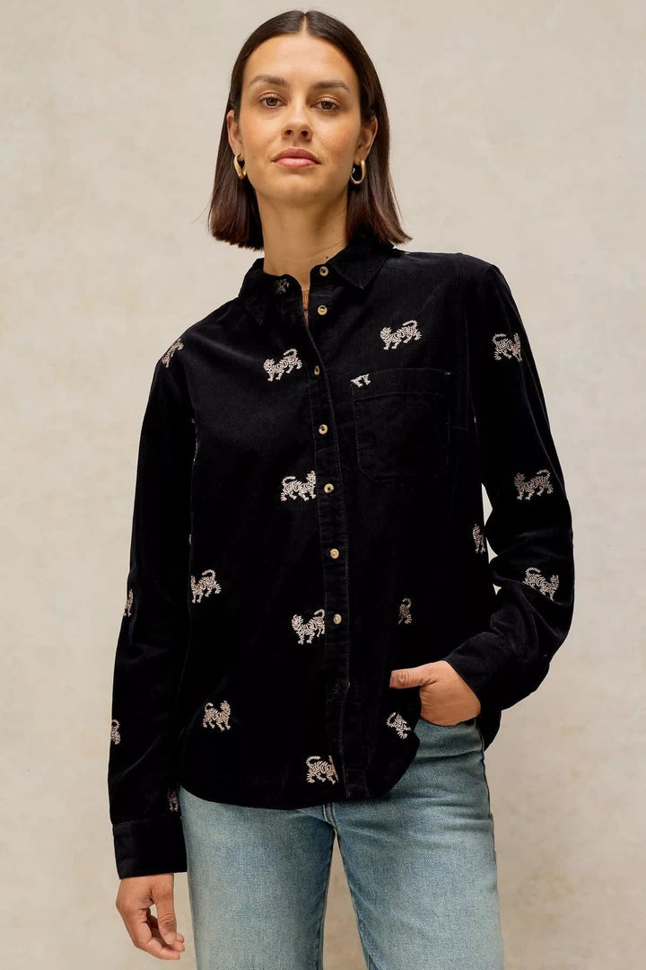 Chemise Libby en velours côtelé à motifs brodés vue de face pour femme White Stuff