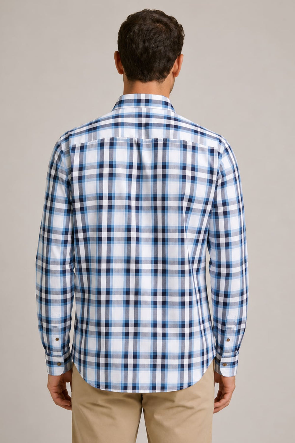 Vue de face chemise à carreaux Tom Tailor pour homme gris-bleu avec col boutonné - Valérie Simon
