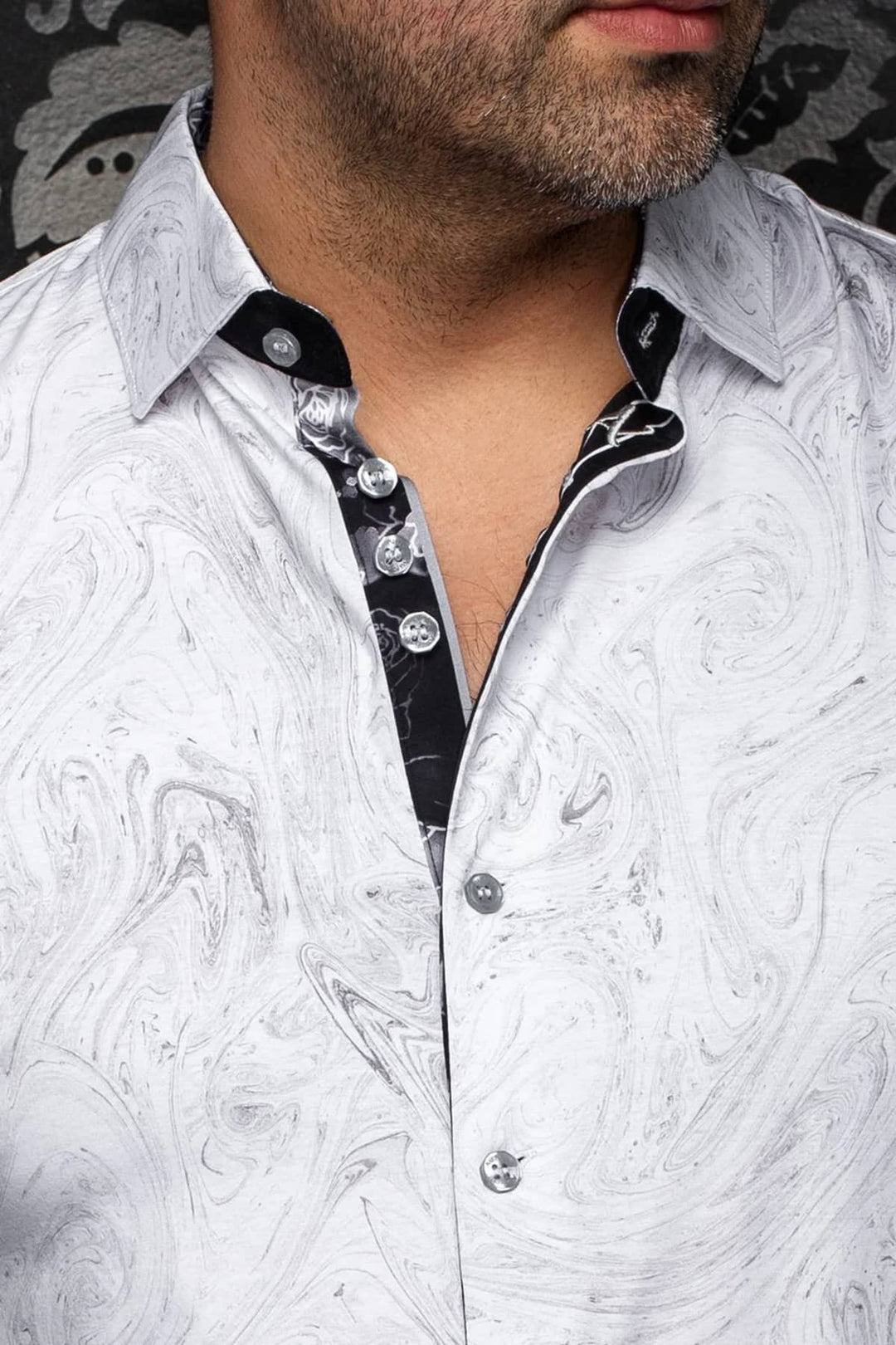 Chemise sport à imprimé marbré vue de face pour homme Au noir