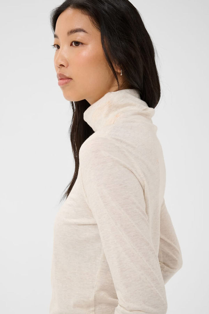 Vue de profil t-shirt col roulé Chatall Part Two pour femme beige avec détails texturés - Valérie Simon