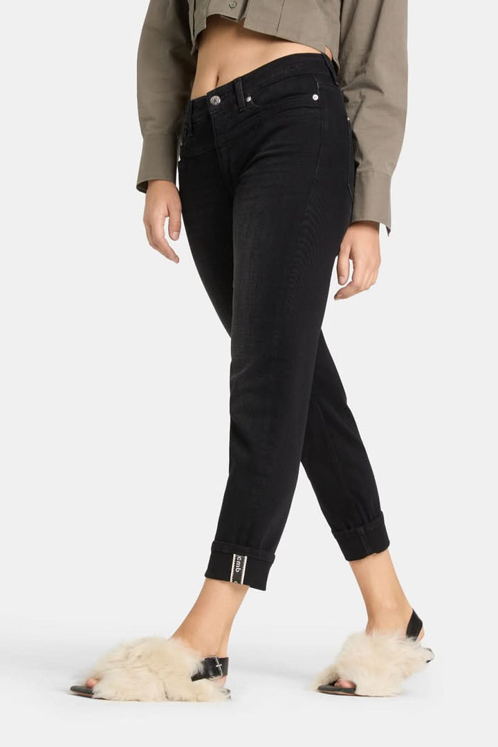 Jeans slim noir à revers